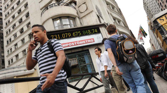 Feliz 2016: até esta quarta, brasileiro trabalhou só para pagar impostos 